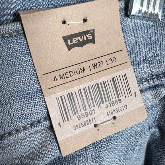 NWT Levi’s Classic Straight Fit Women’s Jeans Light Wash Size 27x30 (4) - Picture 7 of 13